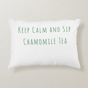 Minimalistischer Keep-Calm-und-trinke-Kamille-Tee- Dekokissen