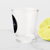 Minimalistischer Kreis moderner Monogramm-Anfangsn Schnapsglas (Rechts)