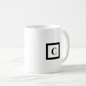 Minimalistischer Letter C Black & White Kaffeetasse (VorderseiteRechts)