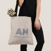 Minimalistischer Luxus Sand-Beige Monogramm Tasche (Von Nahem)