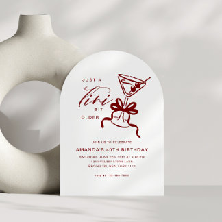 Minimalistischer Martini Chic Burgunderroter Gebur Einladung