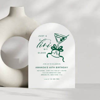 Minimalistischer Martini Chic Grüner Geburtstagsbo Einladung