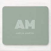 Minimalistischer Matcha-Salbei-Grün-Monogramm Mousepad (Vorne)