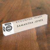 Minimalistischer moderner Logo-Mitarbeiter Namensplakette (Seite)