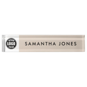 Minimalistischer moderner Logo-Mitarbeiter Namensplakette