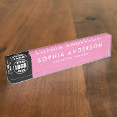 Minimalistischer moderner Logo-Mitarbeiter Namensplakette (Seite)