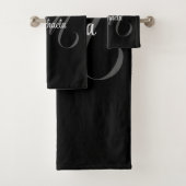 Minimalistischer moderner Monogramm-Anfangsname Badhandtuch Set (Insitu)