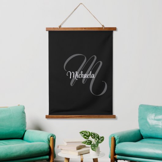 Minimalistischer moderner Monogramm-Anfangsname Wandteppich Mit Holzrahmen (Wohnzimmer)