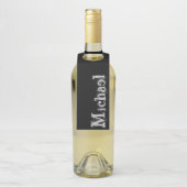 Minimalistischer moderner Monogrammname Schwarz-we Flaschenanhänger (Auf Flasche)