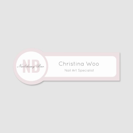Minimalistischer moderner Nail Salon Mitarbeiter Namensschild (Vorderseite)