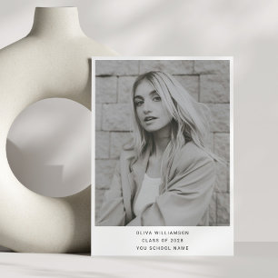 Minimalistischer, moderner weißer Abschluss mit ei Ankündigung