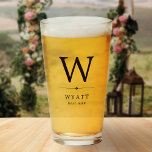 Minimalistischer Monogramm-Trauzeuge Glas<br><div class="desc">Mit Monogramm Bierglas für Ihren Trauzeuge mit seinem ersten Auftritt in einem einfachen,  minimalistischen Design.</div>