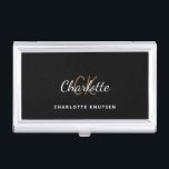 Minimalistischer Name für Schwarzes Gold Visitenkarten Dose<br><div class="desc">Ein klassisch schicker schwarzer Hintergrund. Personalisieren und fügen Sie Ihren Vornamen,  Monogramm-Initialen und vollständigen Namen. Modern,  trendig und einfach.</div>