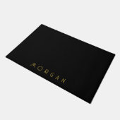 Minimalistischer Namensmonogramm Gold Schwarz Fußmatte (Schrägansicht)