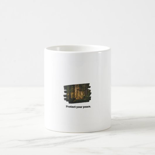 Minimalistischer nebliger Wald Schütze deinen Frie Kaffeetasse (Mittel)