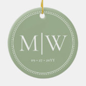 Minimalistischer New-lywings Monogram Sage Green H Keramik Ornament (Hinten)