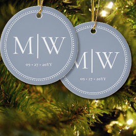 Minimalistischer Newlyweds Monogram Dusty Blue Hol Keramik Ornament