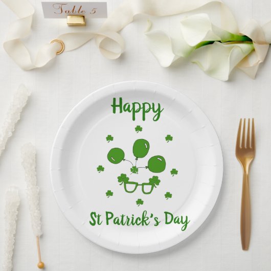 Minimalistischer Niedlicher Happy St Patrick's Day Pappteller (Hochzeit)