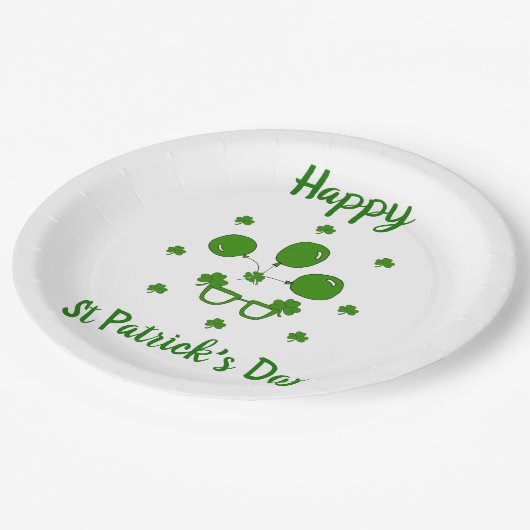 Minimalistischer Niedlicher Happy St Patrick's Day Pappteller (Schrägansicht)