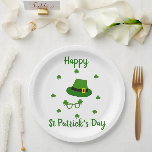 Minimalistischer Niedlicher Happy St Patrick's Day Pappteller (Hochzeit)
