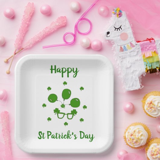 Minimalistischer Niedlicher Happy St Patrick's Day Pappteller (Party)