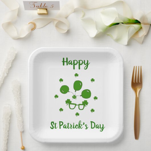 Minimalistischer Niedlicher Happy St Patrick's Day Pappteller (Hochzeit)
