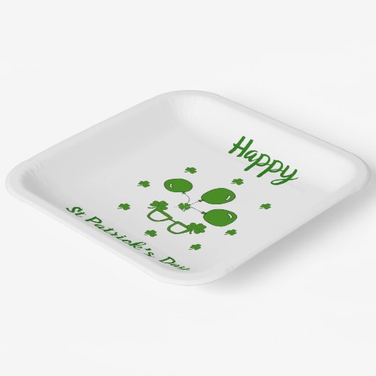 Minimalistischer Niedlicher Happy St Patrick's Day Pappteller (Gewinkelt)