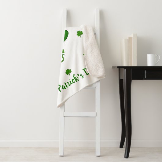 Minimalistischer Niedlicher Happy St Patrick's Day Sherpadecke (Beispiel)