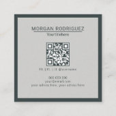 Minimalistischer pastellgrauer, moderner QR-Code Quadratische Visitenkarte (Rückseite)