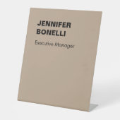 Minimalistischer, personalisierter, kundenspezifis sockelschild (Vorderseite)