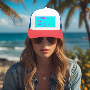 Minimalistischer, personalisierter 'Von der Sonne Truckerkappe