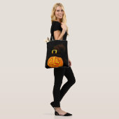 Minimalistischer Pumpkin-Hexenhut Tasche (Am Model)