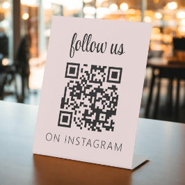 Minimalistischer QR-Code auf Instagram folgen Sockelschild