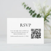 Minimalistischer QR-Code für Schwarz/Weiß-Hochzeit RSVP Karte (Stehend Vorderseite)