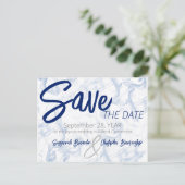 Minimalistischer QR-Code für Smokey Blau und Weiß Ankündigungspostkarte (Stehend Vorderseite)