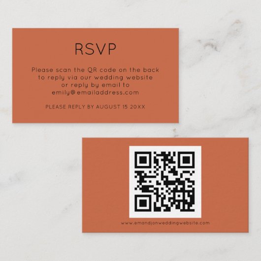 Minimalistischer QR Code Terracotta Wedding RSVP Begleitkarte (Vorne/Hinten)