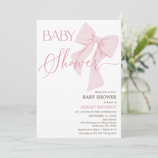 Minimalistischer rosa Bow QR Code Kinderdusche Einladung (Stehend Vorderseite)