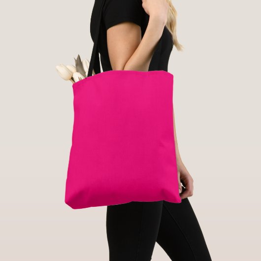 Minimalistischer, rosa Fuchsienficker, elegant und Tasche (Von Nahem)