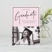 Minimalistischer Rosa Hintergrund Foto Abschluss Ankündigung (Stehend Vorderseite)