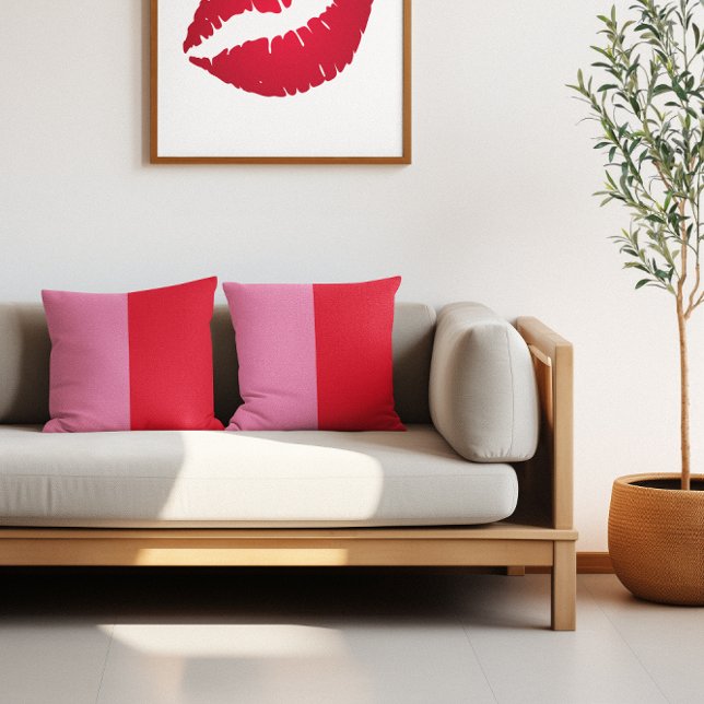 Minimalistischer rosa und roter Farbblock mit zwei Kissen (Minimalist Two Tone Pink and Red Color Block Throw Pillow)