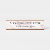 Minimalistischer, rosafarbener Marmor Schreibtischnamensplakette (Vorderseite )