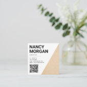 Minimalistischer rustikaler Qr-Code Kraft Quadratische Visitenkarte (Stehend Vorderseite)