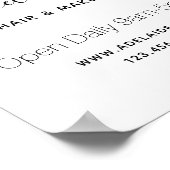 Minimalistischer Saal mit weißem Chic Poster (Ecke)