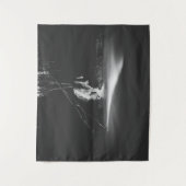 Minimalistischer Schwarz-Weiß-Wasserfall Wandteppich (Vorderseite)