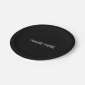 Minimalistischer Schwarz-weißer individuelle Name  Pappteller (Schrägansicht)