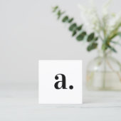 Minimalistischer Schwarz-weißer Monogramm-Code Quadratische Visitenkarte (Stehend Vorderseite)