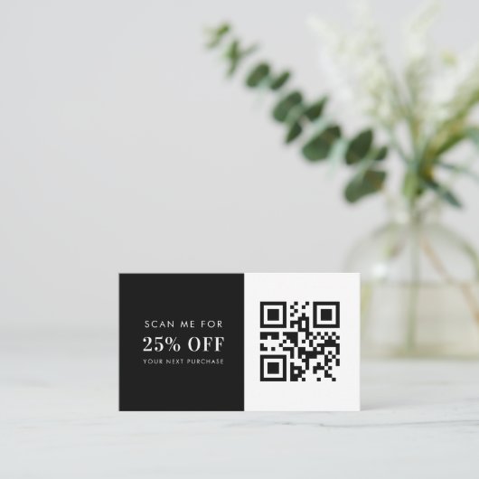 Minimalistischer Schwarz-weißer QR-Code für kleine Rabattkarte (Stehend Vorderseite)