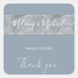 Minimalistischer staubblauer Wasserfarbenstreifen  Quadratischer Aufkleber