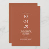 Minimalistischer Terracotta-Hochzeitdatum QR-Code Einladung (Vorne/Hinten)