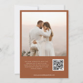 Minimalistischer Terracotta-Rost QR-Code Hochzeit  Einladung (Rückseite)